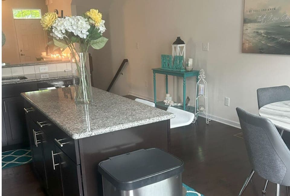 Island area in Kitchen 