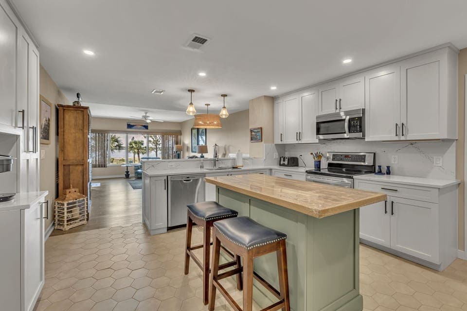 Villa, Multiple Beds, Kitchen (1852 Beachside Tennis) | Private kitchen | Fridge, microwave, oven, stovetop