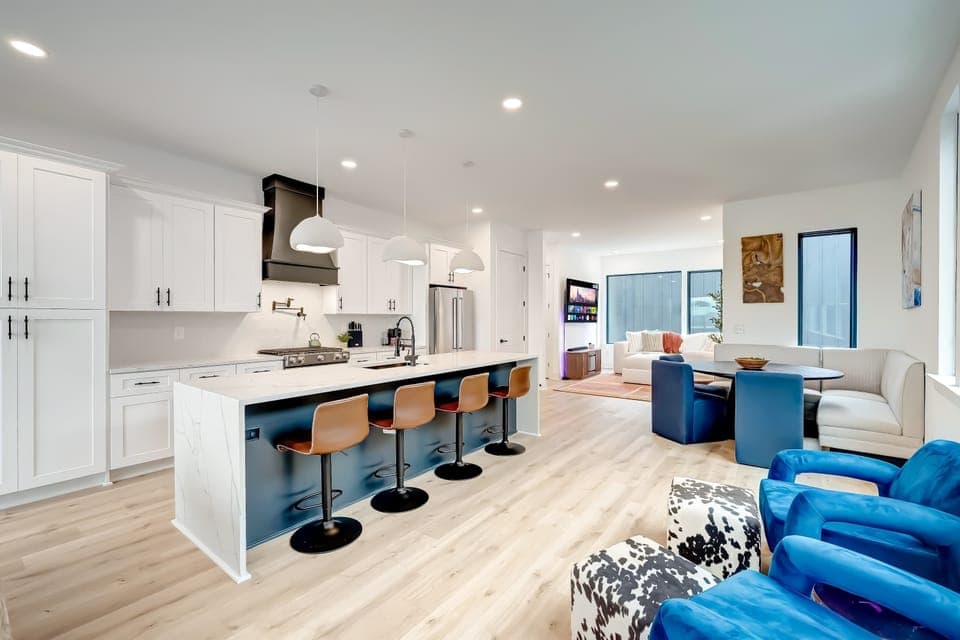 Step into luxury in this stylish Nashville vacation home! With chic decor and a spacious layout, it’s perfect for family reunions or bachelorette parties. Book now to reserve your stay with Misfit Homes and experience the vibrant heart of Music City!