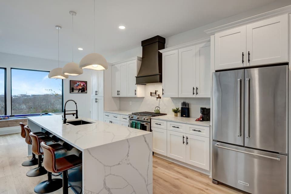 Discover this chic kitchen ideal for gatherings, featuring spacious counters and stunning views. Experience Misfit Homes' elegance—book your unforgettable Nashville getaway today!