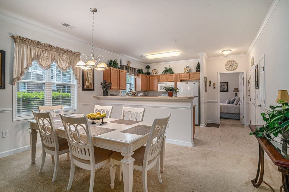 Dining/Kitchen Area