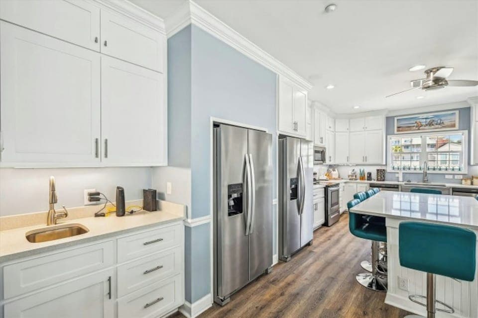 All modern appliances to make meal preparation a breeze.