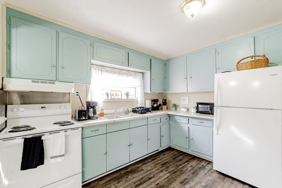 Full kitchen