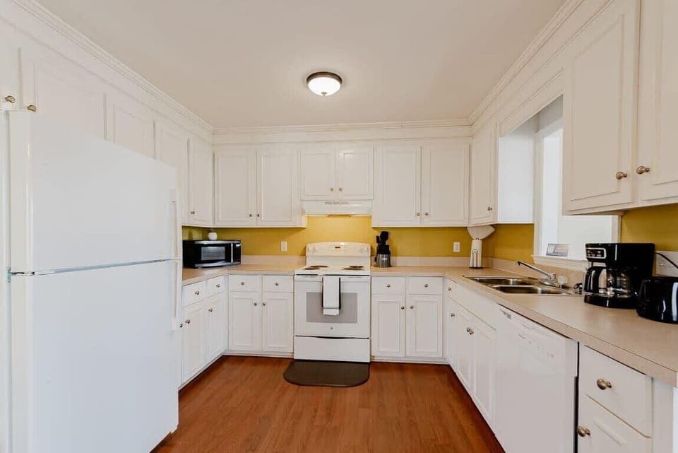 Clean kitchen