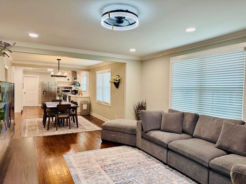 Open space with living room, dining room and kitchen.