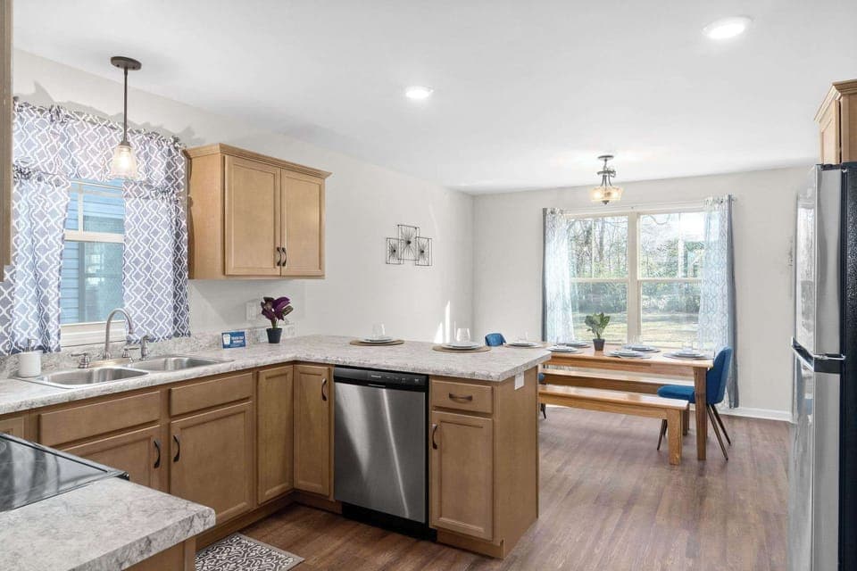 Kitchen and dining room 