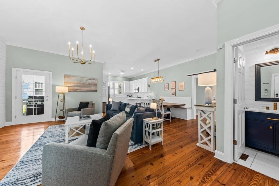 Inviting open floor plan to start your vacation off right!