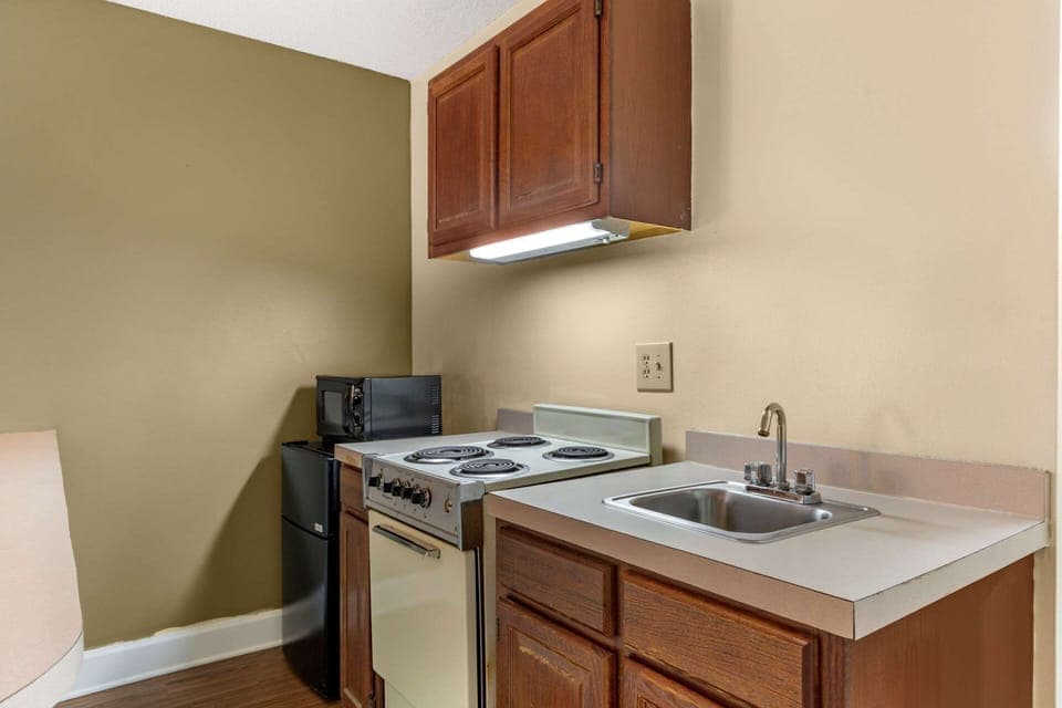 Suite, Non Smoking | Blackout drapes, iron/ironing board, rollaway beds, free WiFi