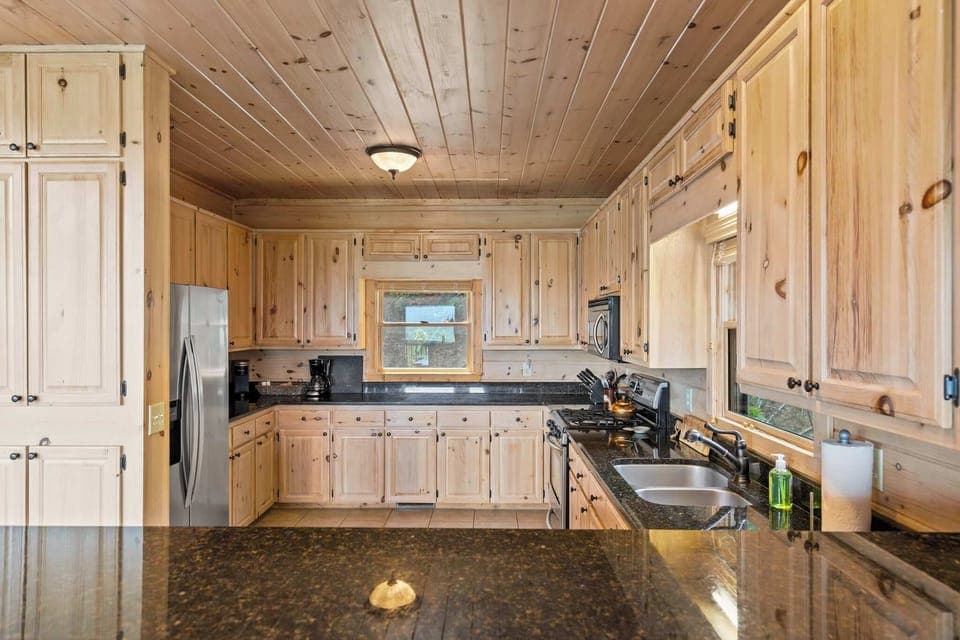 Welcome to our fully stocked kitchen, where high-end appliances and ample cooking space make it easy to whip up anything from quick breakfasts to gourmet dinners. 