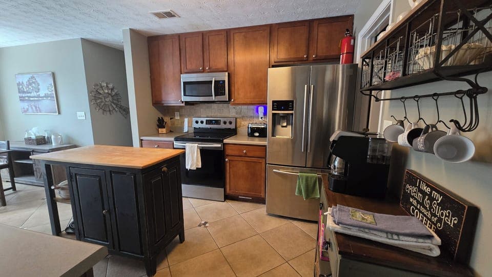 Full kitchen 