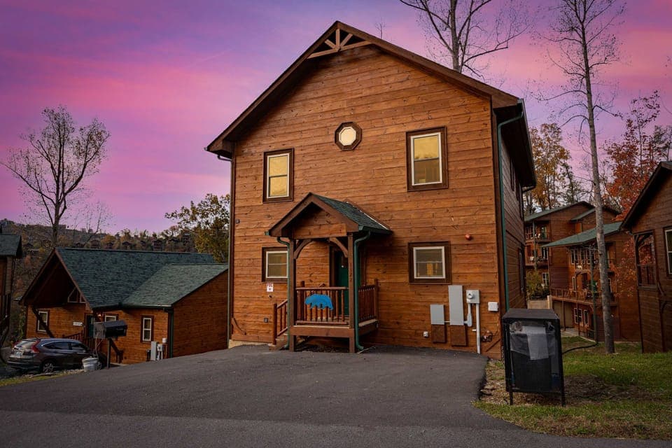 Welcome to Your Ultimate Smoky Mountain Escape!

