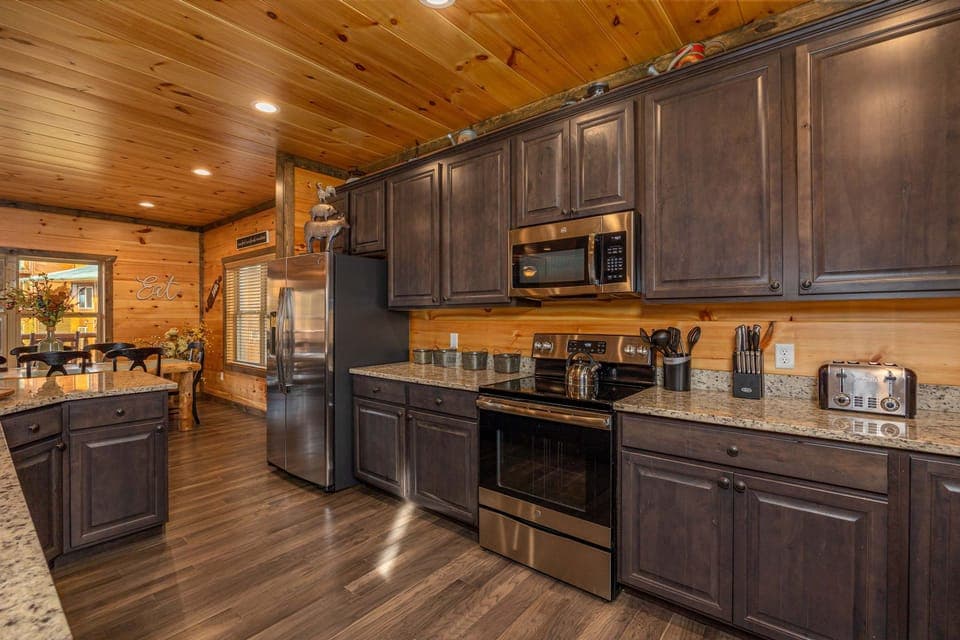 With modern appliances, cookware, utensils, and plenty of counter space, it’s ready for all your culinary cravings—just bring the groceries and your favorite recipes!