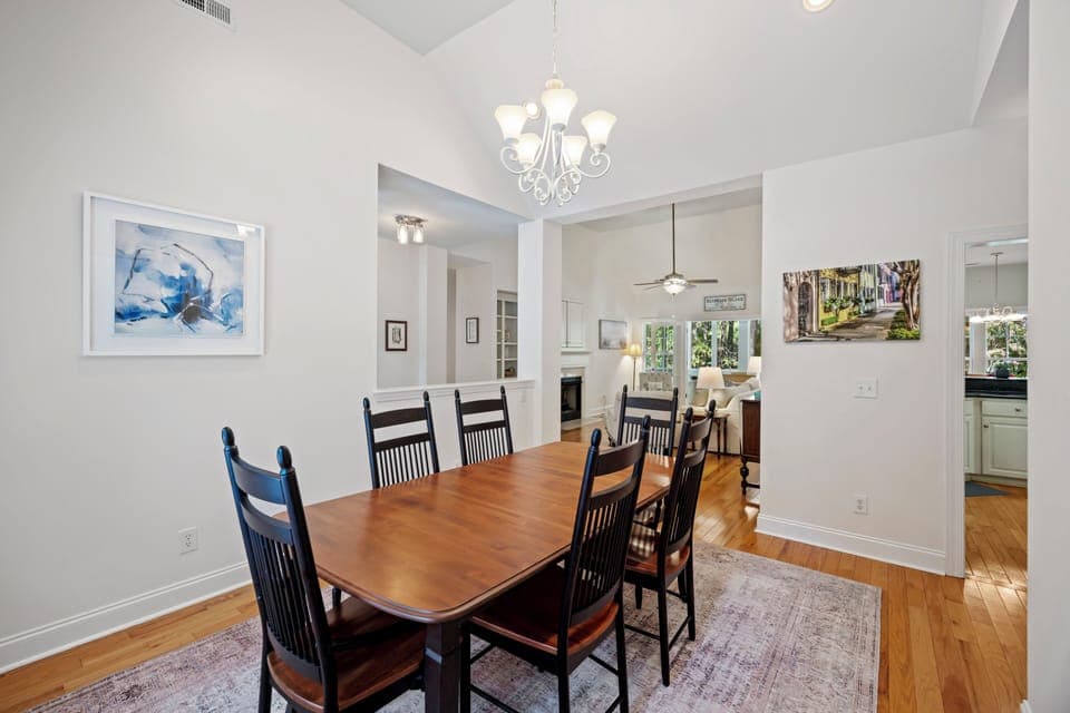 Dining table - seats 6 guests