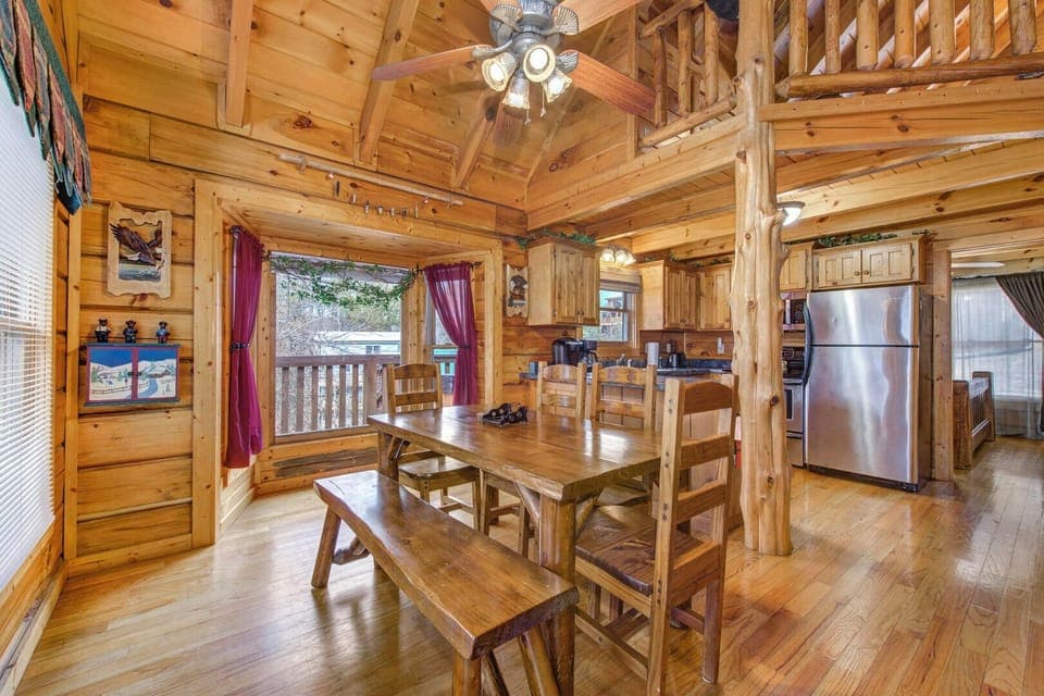House, Multiple Beds, Hot Tub, Garden View (Catch Me If You Can) | Dining