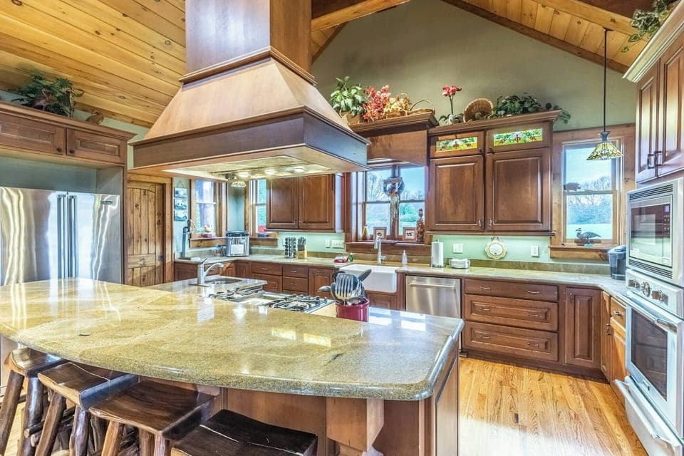 Chef's kiss! This gourmet kitchen is a culinary dream come true, blending luxury and functionality in a stunning space.