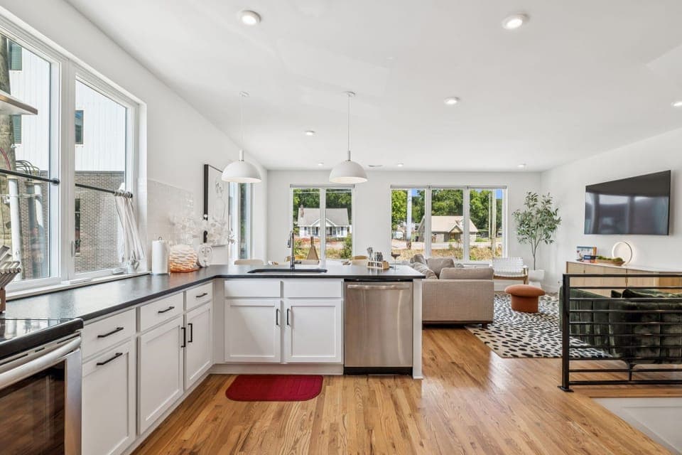 Kitchen: Start your day with coffee and sunshine in this inviting kitchen. A perfect space to gather and create culinary memories.