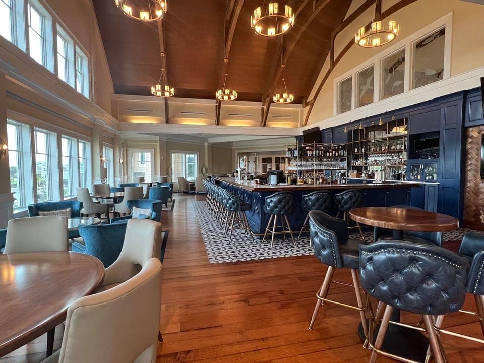 Unwind in the elegant Bohicket Lounge. Savor a cocktail or light meal while enjoying spectacular views overlooking the Ocean Winds and Crooked Oaks golf courses.