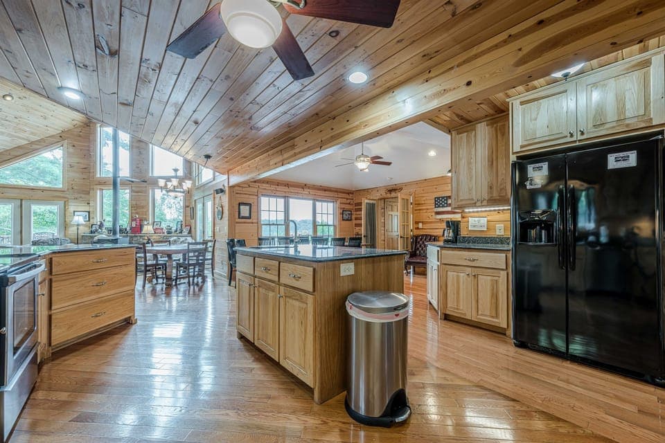 Large Kitchen Fully Stocked with All Your Essentials
