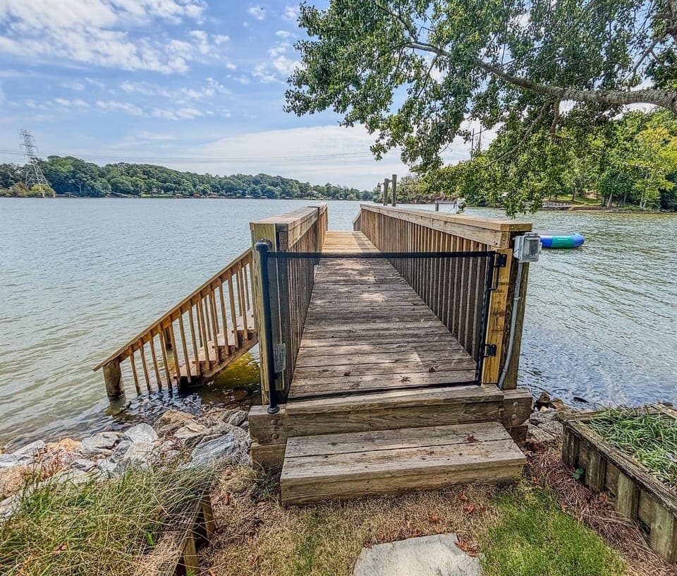 Private dock with security screen for added safety