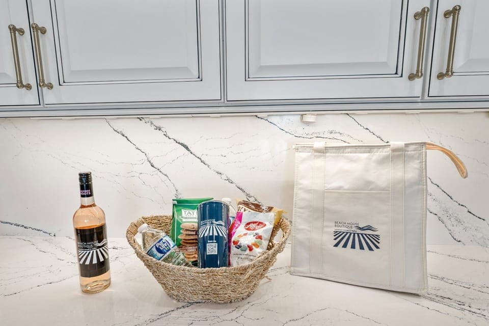 Beach House Boutique extras