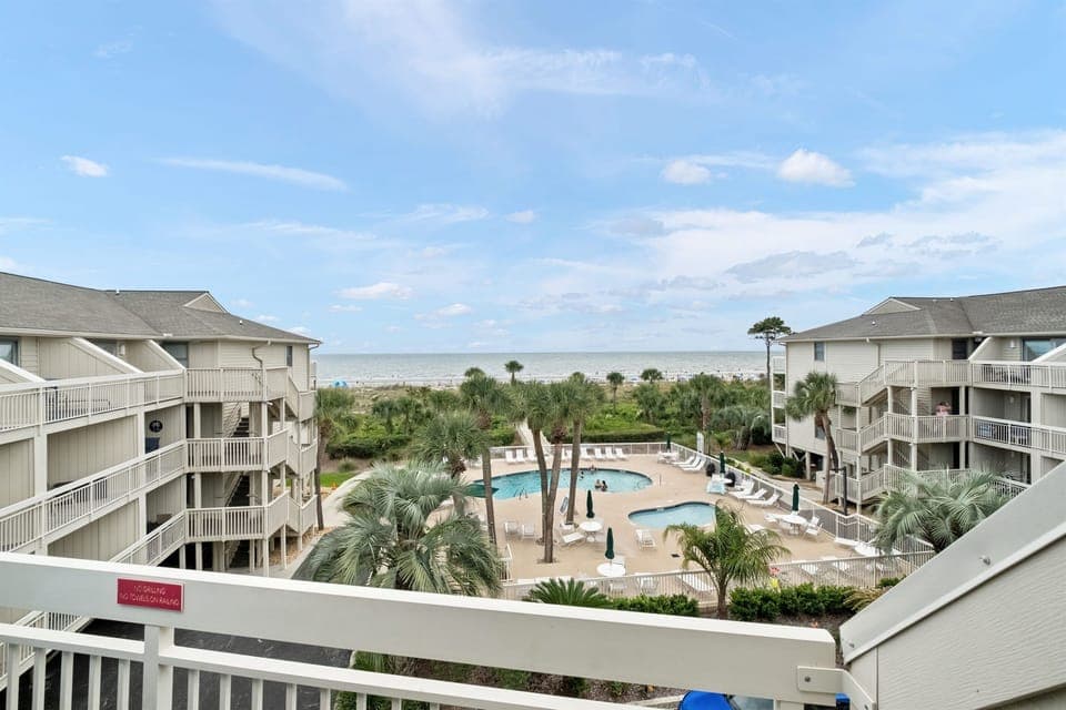Breakers 328 living  ocean View Coligny Beach Hilton Head