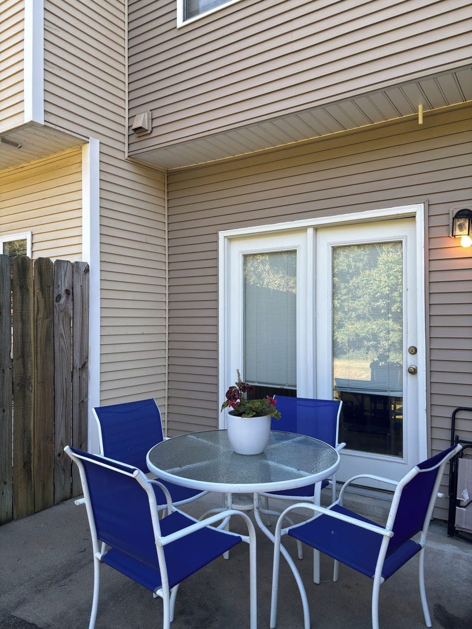 Outdoor dining