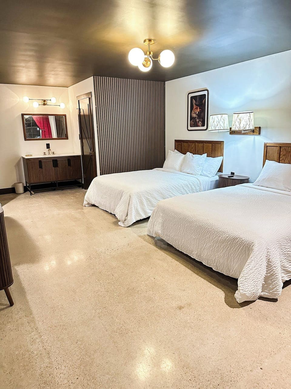 2 queen beds