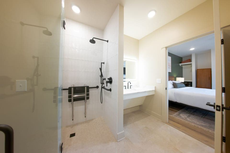 Classic Double Room | Bathroom | Shower, hair dryer, towels, soap