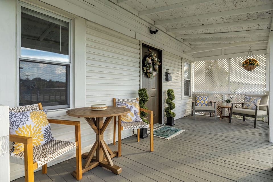Outdoor dining