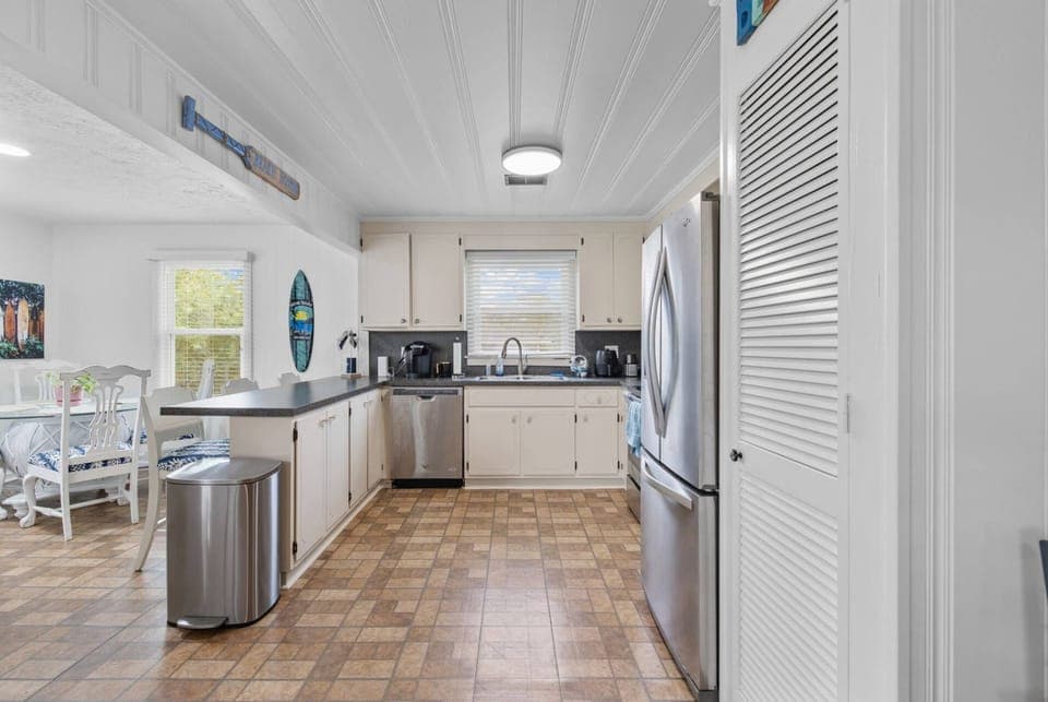 Updated Kitchen with full size appliances