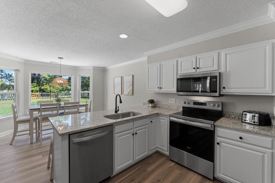 Fully Stocked Kitchen.  Drip Coffee & Keurig.  All New Appliances.