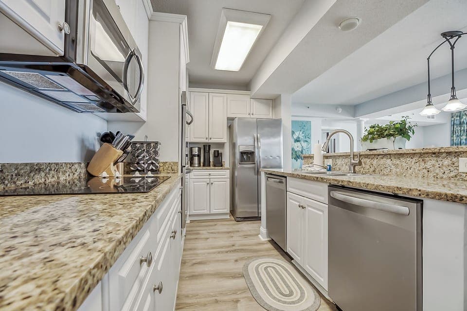 Equipped Kitchen with Refrigerator, Dishwasher, Oven, Microwave and More