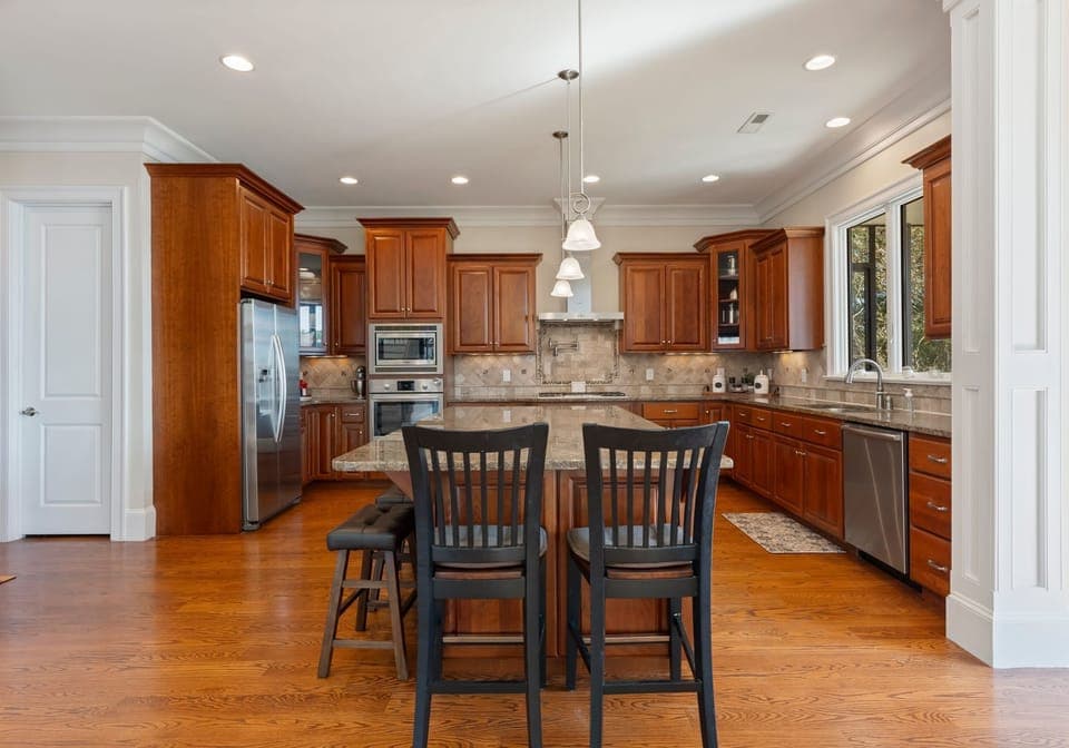 Fully stocked kitchen with island seating for 6.