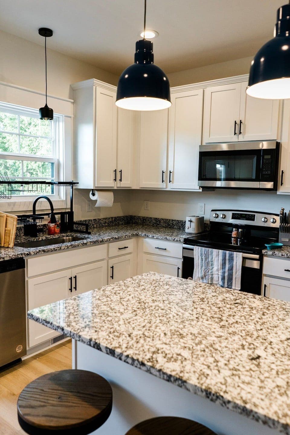 House, Multiple Beds, Patio, Garden View (41 W High St) | Private kitchen