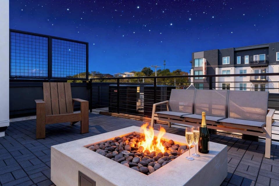 Experience the magic of Nashville nights from your private rooftop oasis! Cozy up by the fire with stunning views and bubbly in hand. Perfect for a celebration or a laid-back getaway. Discover this gem with Misfit Homes—book now!
