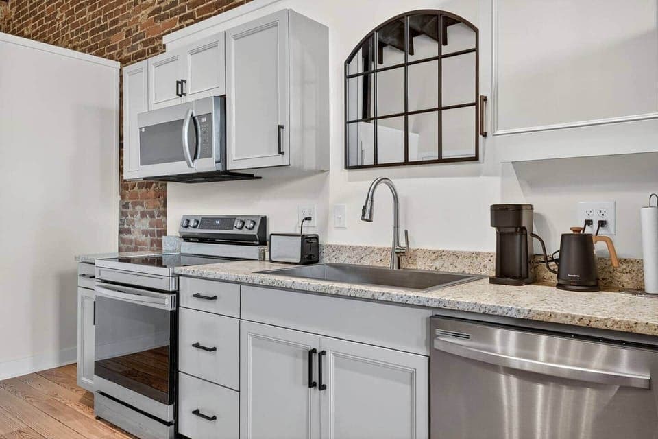 Enjoy cooking in this fully stocked kitchen.  Brand new deluxe appliances with all the "bells and whistles".  A 4' stainless steel food prep cart is available upon request.