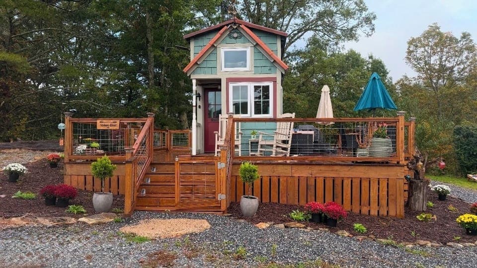Topiaries to wrap around decks. Welcome to Volare Blue. Ring bell for good luck