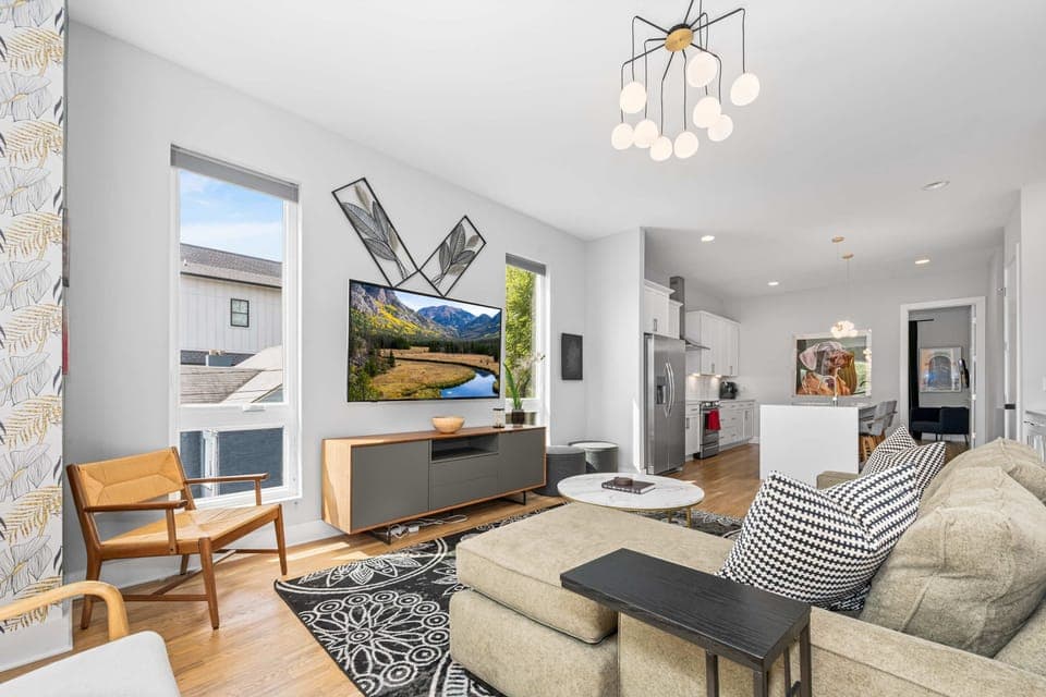 Relax in the living room, ideal for group entertainment and bonding