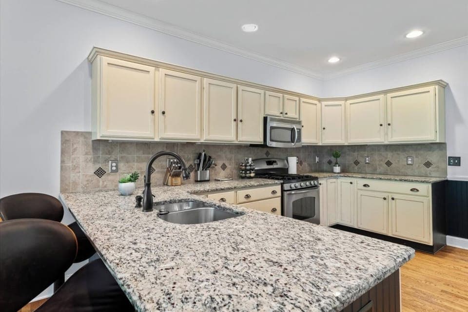 11-265 Merion Circle Kitchen 1