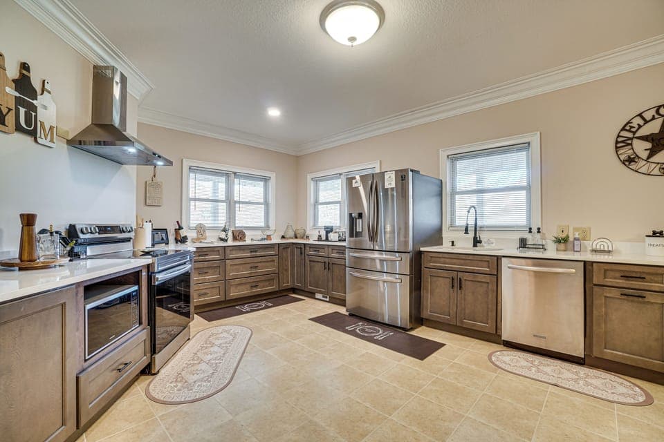 Kitchen | Blender | Toaster | Main Floor