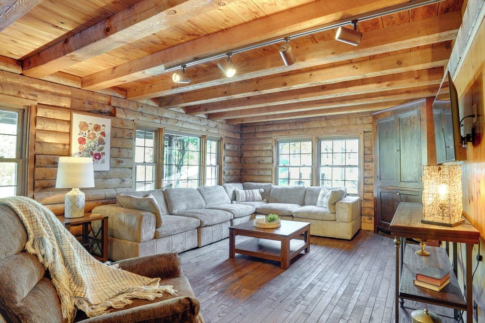 Murray Vacation Rental | 4BR | 3BA | 1 Step to Enter | 2,016 Sq Ft