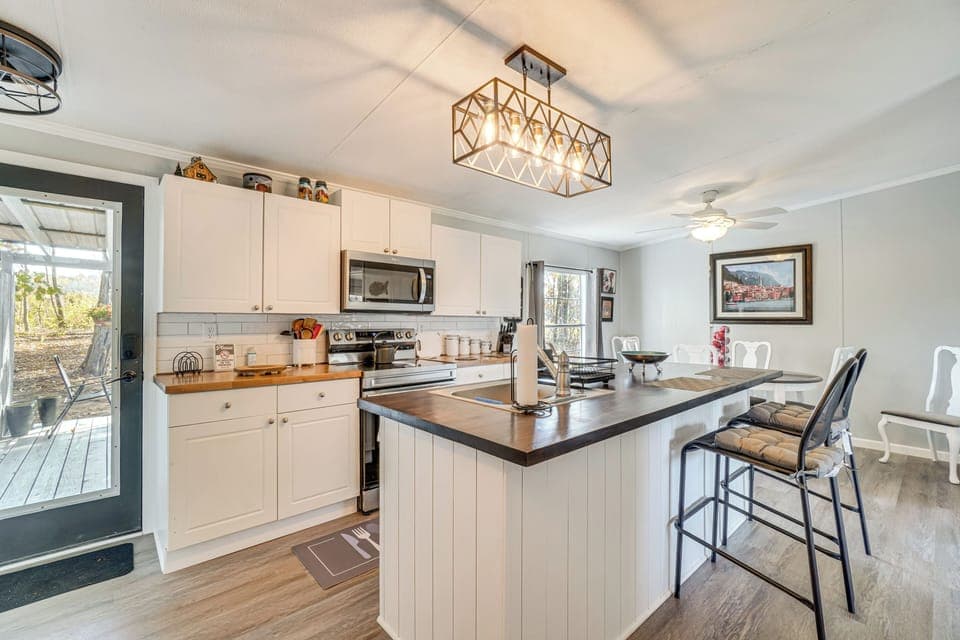 Kitchen | Drip Coffee Maker | Free WiFi