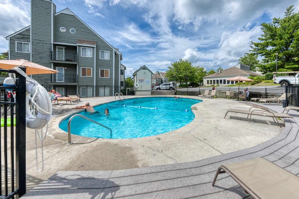 Dive into fun at our refreshing pool, perfect for sunny Gatlinburg days!