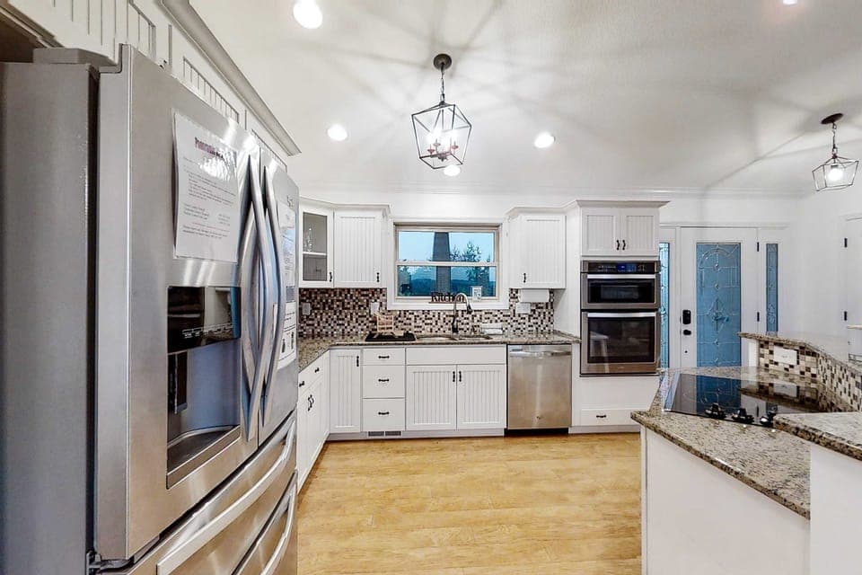 Explore culinary delights in a spacious, light-filled kitchen with modern amenities!