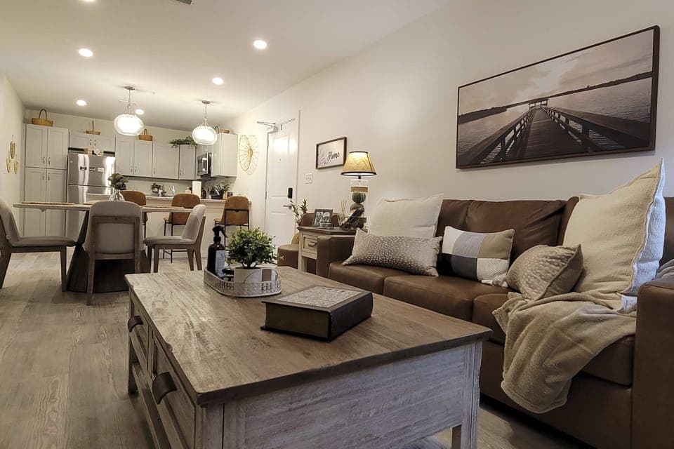 Bright and airy space, perfect for relaxation or game nights with loved ones!