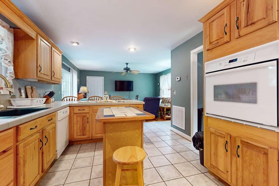 Bright and inviting space with ample counter for culinary creations and gatherings!