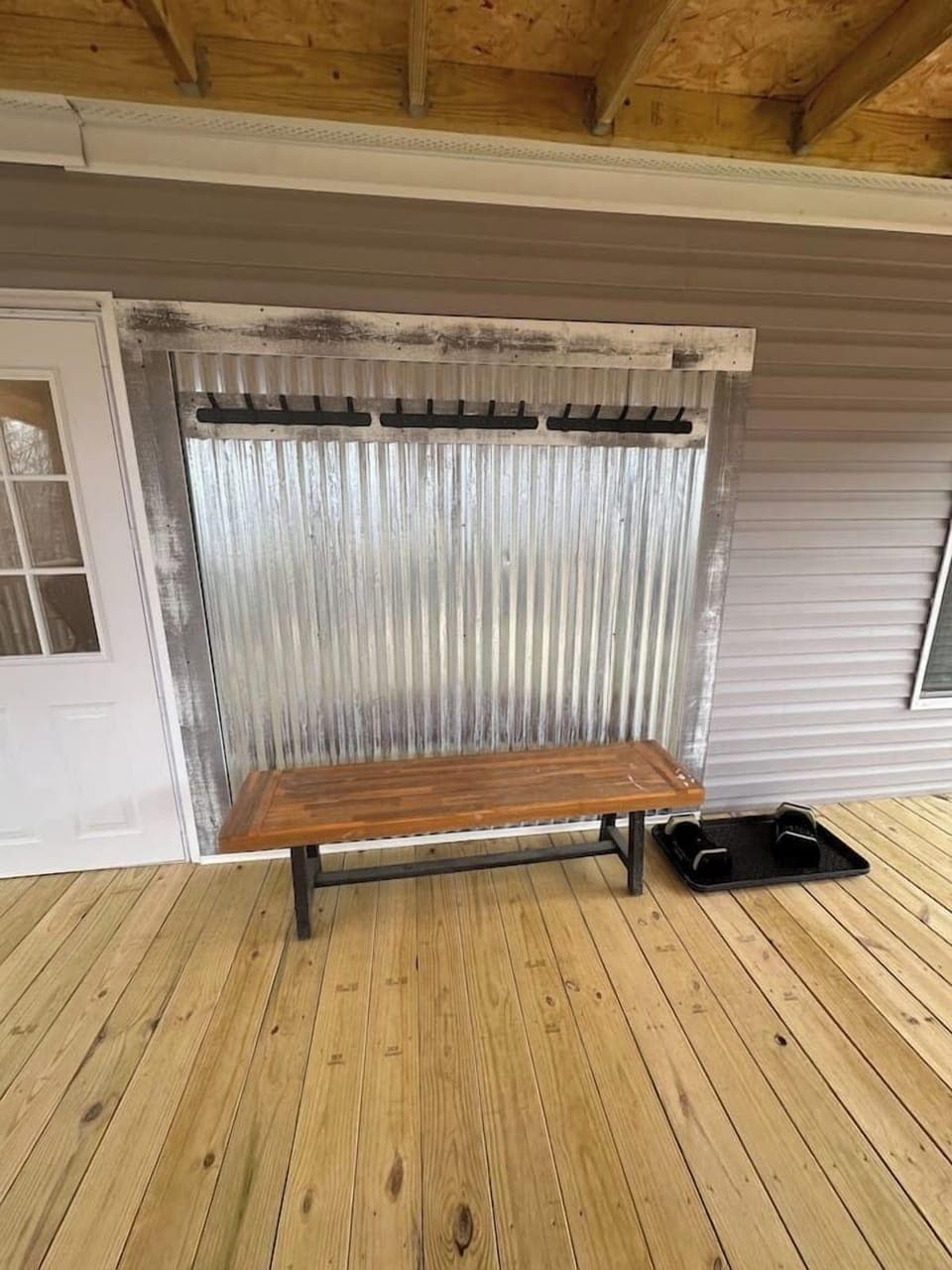 Place to hang coats and stuff
