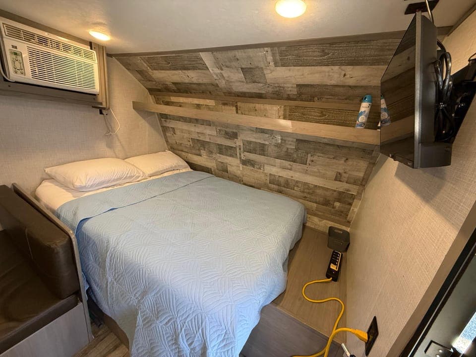 Queen foam mattress