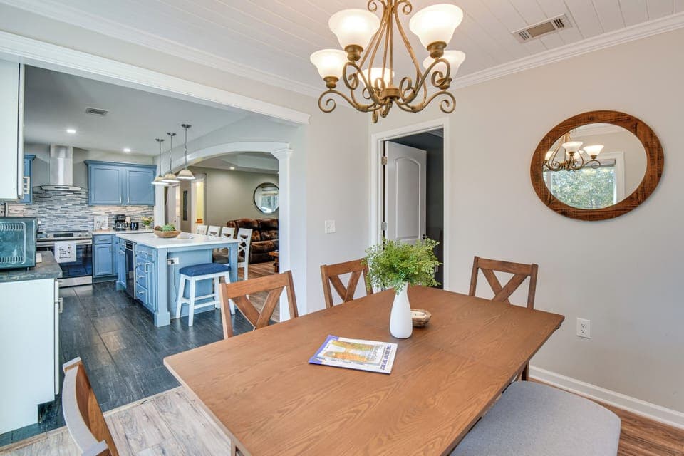 Dining Area | Central Heat & A/C
