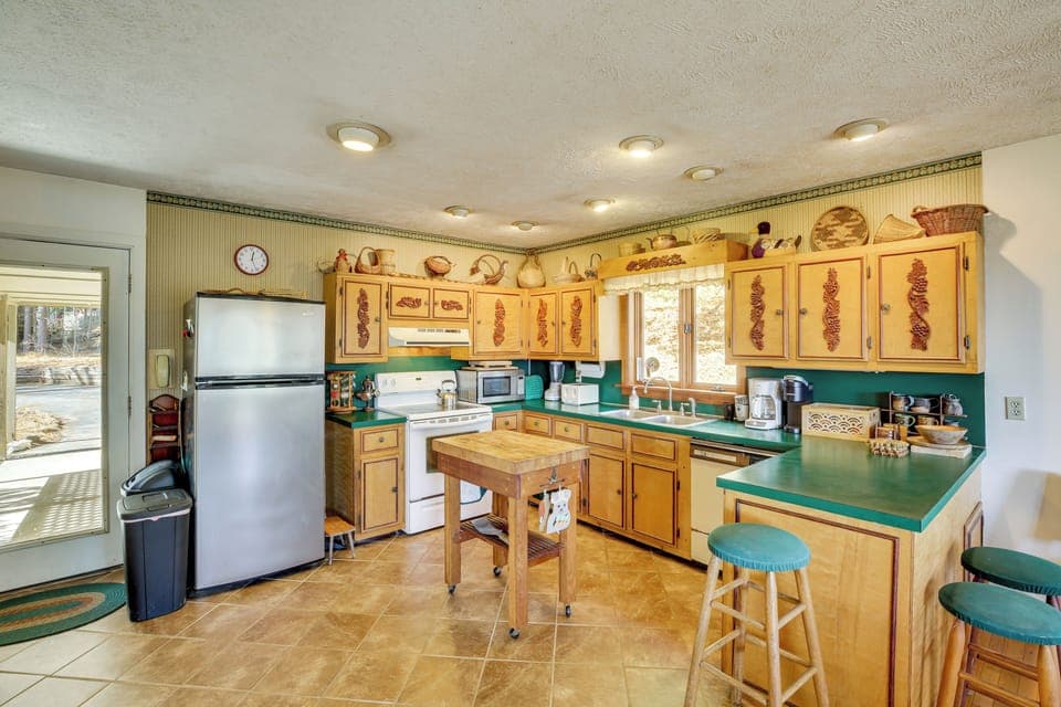 Kitchen | Drip & Keurig Coffee Makers | Dishwasher | Blender | Spices